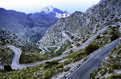 Strasse durch die Serra de Tramuntana mit Serpentinen nach Sa Calobra